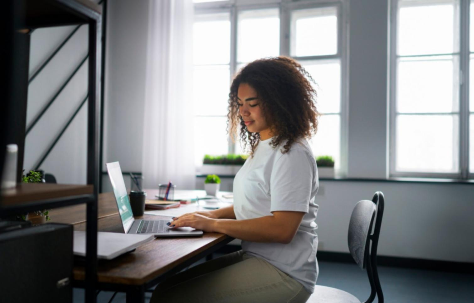 Espacio de trabajo profesional donde analizamos fundamentos financieros con nuestros estudiantes